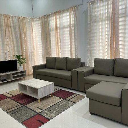 Homestay Kemaman Fyna08 Banglo Dekat Pantai Kijal Ngoại thất bức ảnh