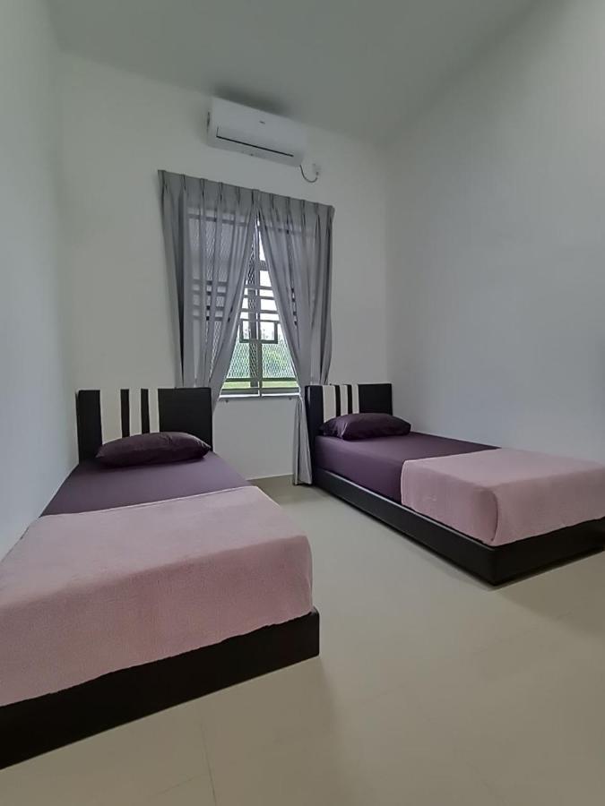 Homestay Kemaman Fyna08 Banglo Dekat Pantai Kijal Ngoại thất bức ảnh