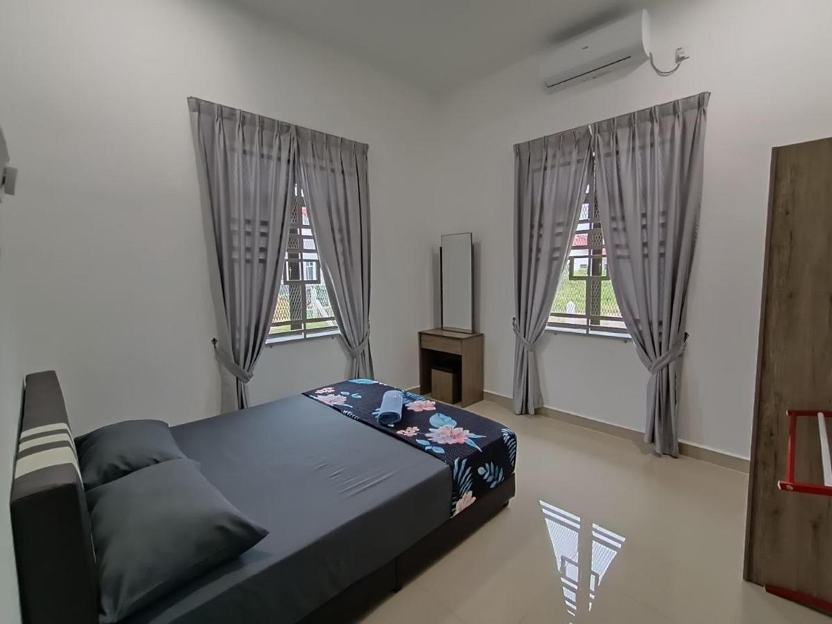 Homestay Kemaman Fyna08 Banglo Dekat Pantai Kijal Ngoại thất bức ảnh