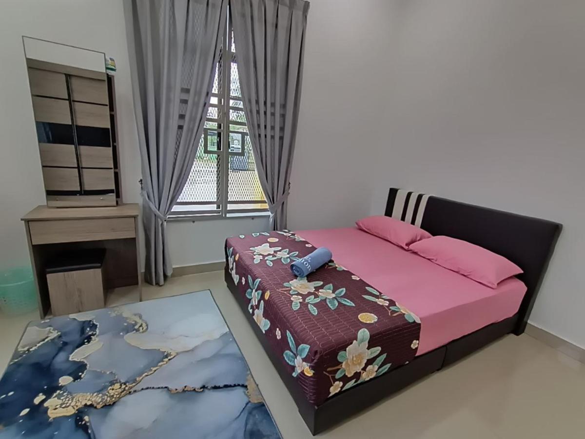 Homestay Kemaman Fyna08 Banglo Dekat Pantai Kijal Ngoại thất bức ảnh