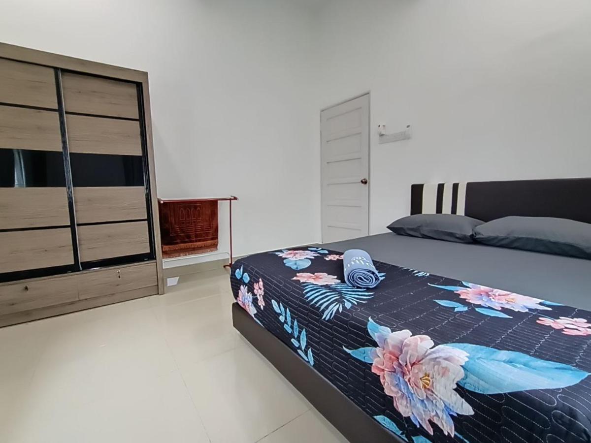 Homestay Kemaman Fyna08 Banglo Dekat Pantai Kijal Ngoại thất bức ảnh