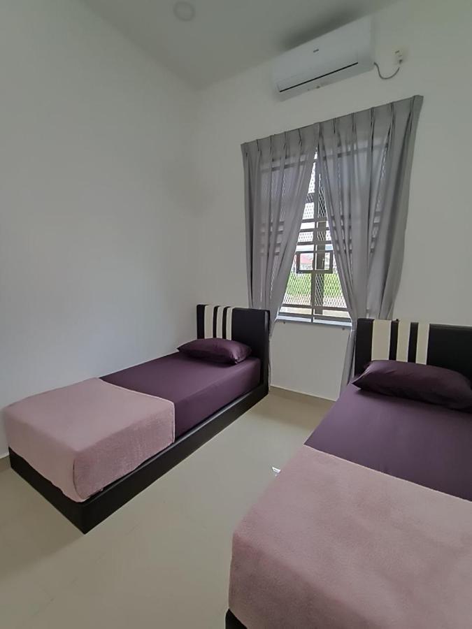 Homestay Kemaman Fyna08 Banglo Dekat Pantai Kijal Ngoại thất bức ảnh