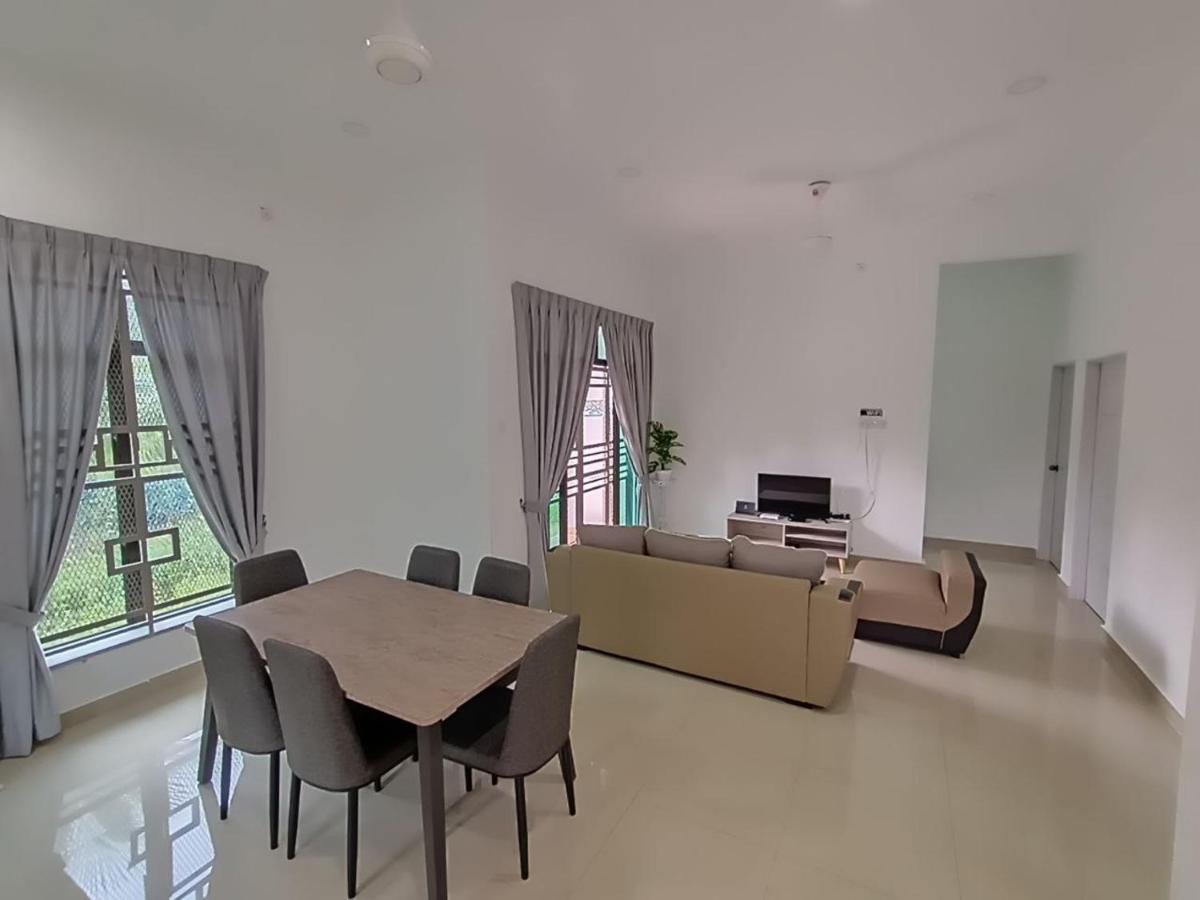 Homestay Kemaman Fyna08 Banglo Dekat Pantai Kijal Ngoại thất bức ảnh