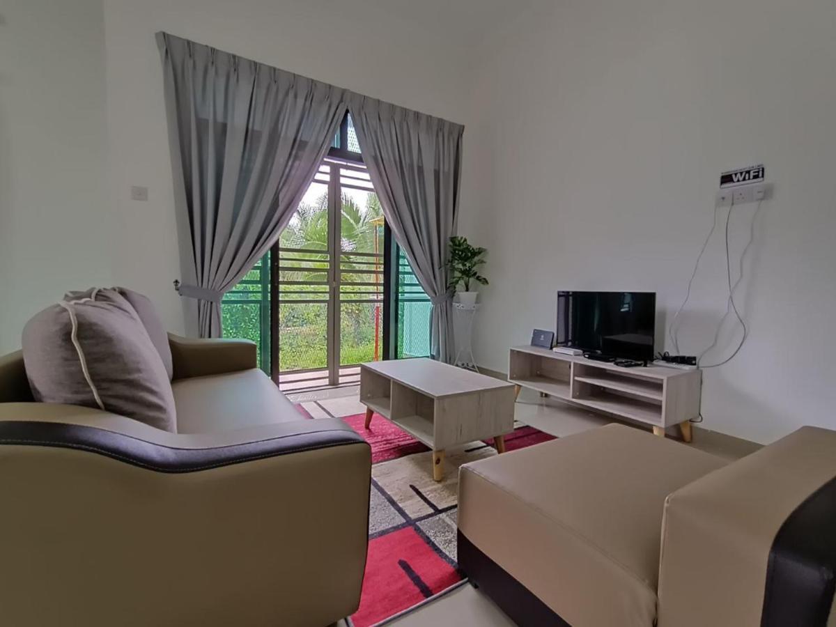 Homestay Kemaman Fyna08 Banglo Dekat Pantai Kijal Ngoại thất bức ảnh