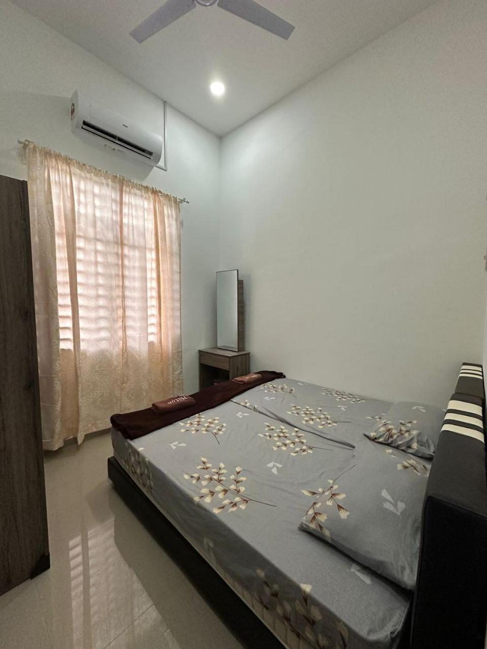 Homestay Kemaman Fyna08 Banglo Dekat Pantai Kijal Ngoại thất bức ảnh